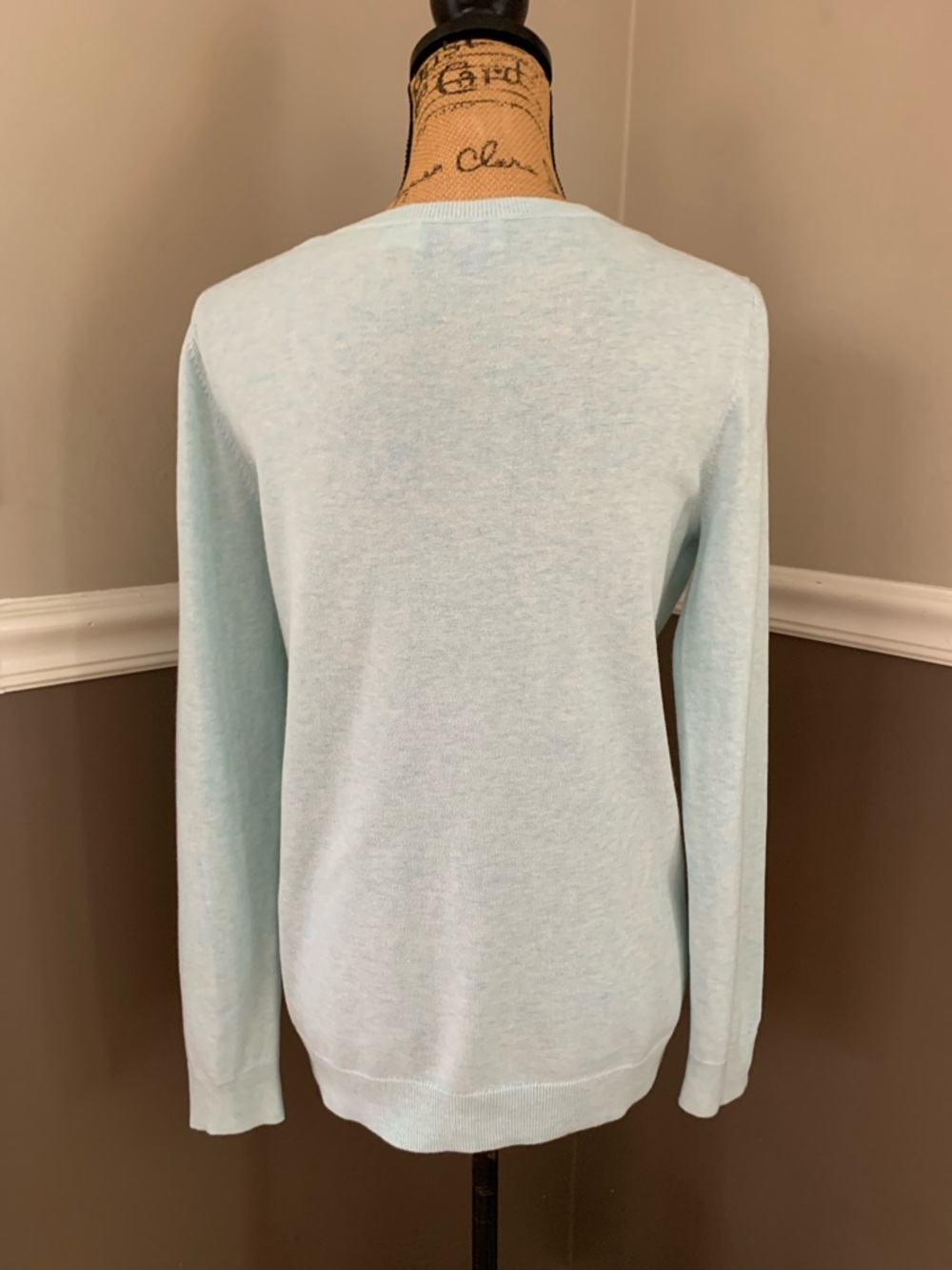 Vineyard Vines vintage size, small V-neck cotton sweater in cloud color VVGUC - Picture 2 of 11